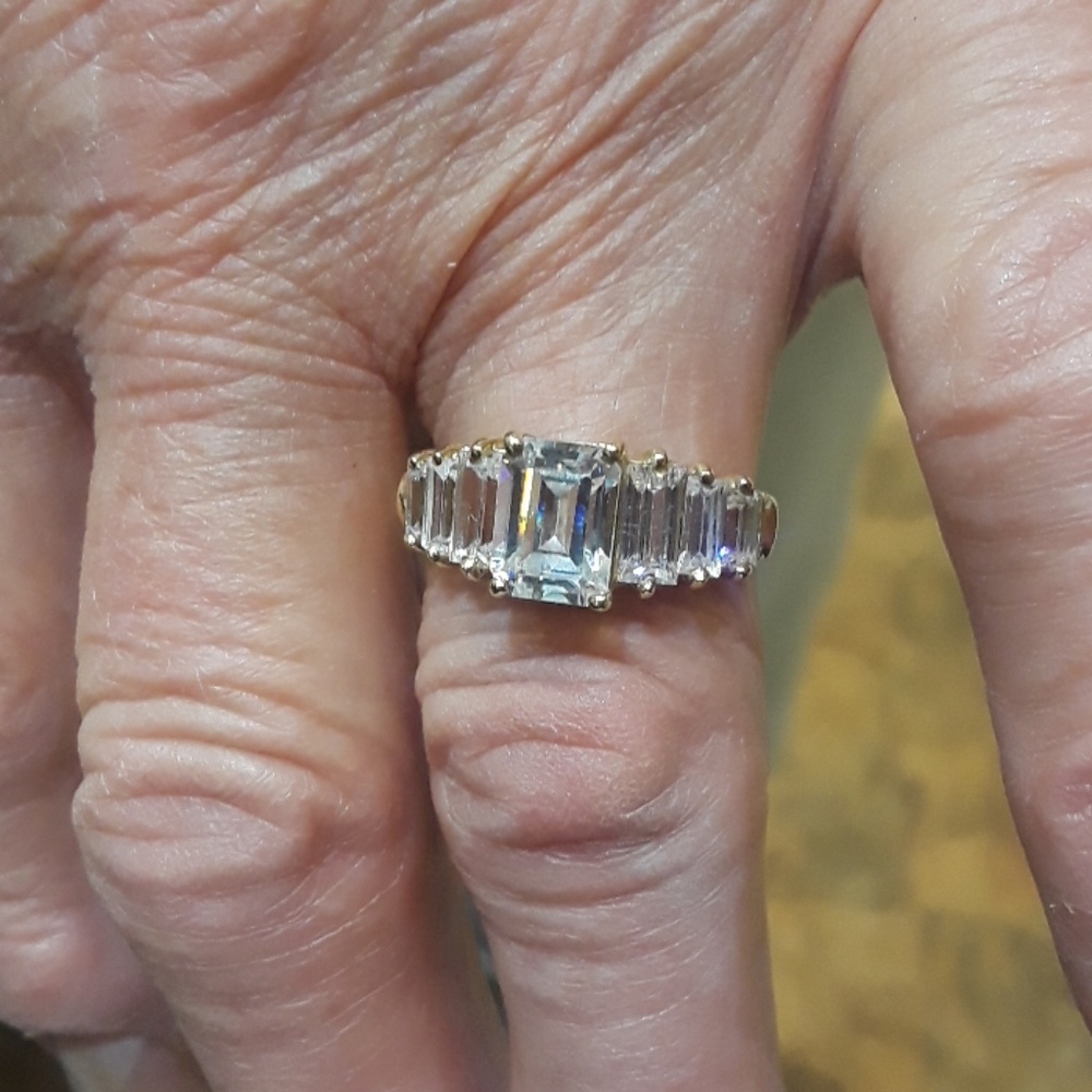 10k gold cubic zirconia ring  FINAL DROP